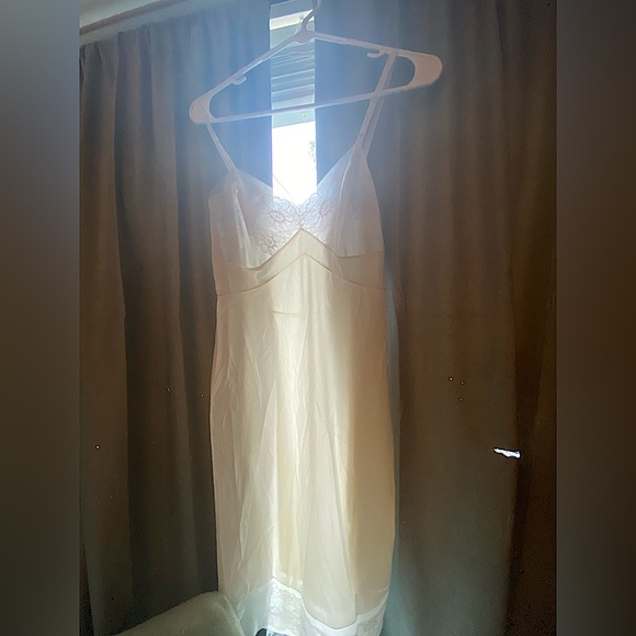 Vanity Fair Other - Vanity Fair Vintage Nylon Lace White Slip Size 34